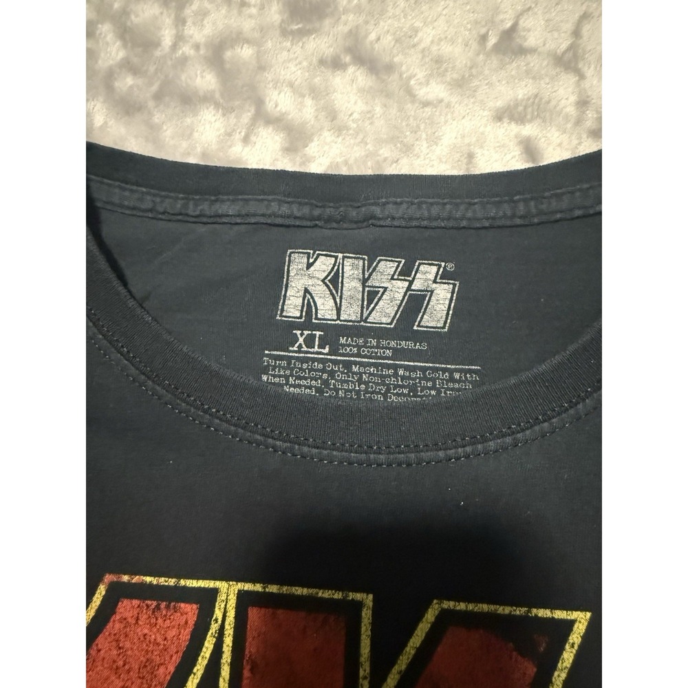 KISS T Shirt Mens XL Black World Tour 77 Reprint Rock Band Graphic Tee - Picture 2 of 5